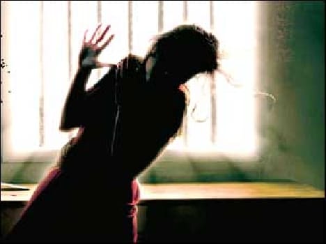 congress party condidate met to the family of the victim girl